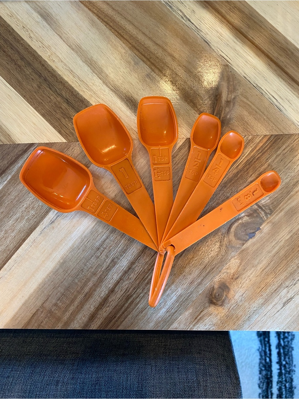 Vintage Tupperware Orange Plastic Measuring Spoons Set 6pc 1 Tbsp to 1/8 tsp